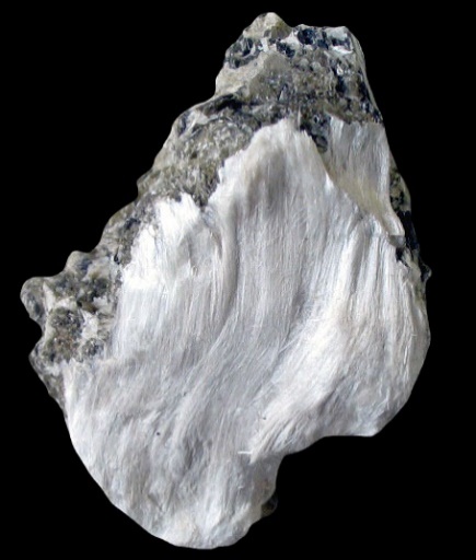 Immagine che contiene Minerale, quartz, roccia, natura Descrizione generata automaticamente