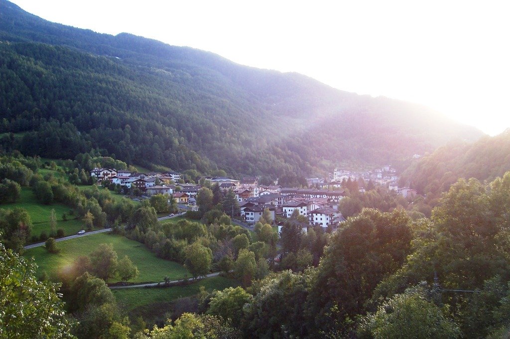 Panorama di Corteno Golgi, in Val Camonica, paese natale di Camillo Golgi.
